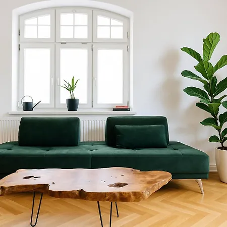 Апартаменты Denkmalgeschuetzte Grosse Boheme Altbauwohnung In Citylage