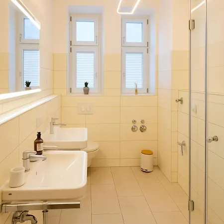 Denkmalgeschuetzte Grosse Boheme Altbauwohnung In Citylage Апартаменты