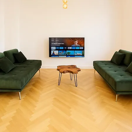 Denkmalgeschuetzte Grosse Boheme Altbauwohnung In Citylage