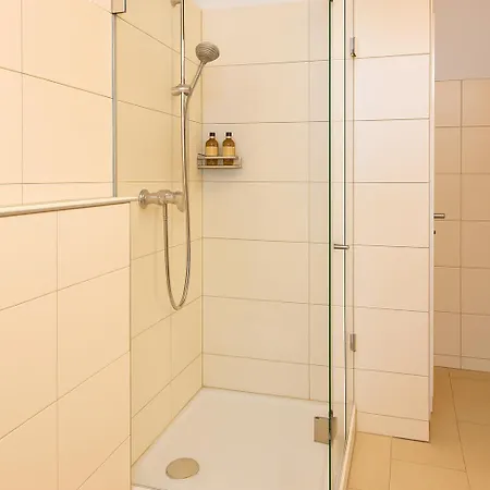 Апартаменты Denkmalgeschuetzte Grosse Boheme Altbauwohnung In Citylage